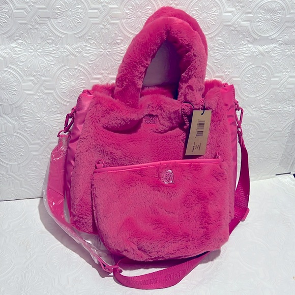 Steve Madden Handbags - 🎀Steve Madden Pink Faux Fur 2- In-1  Tote Set Brand New with Tags 🎀